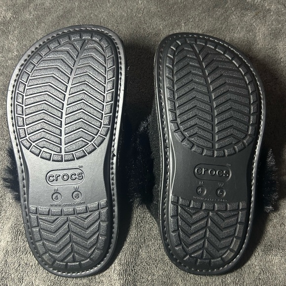 Crocs Black Wool Faux Fur Fuzzy Cozy Indoor Outdoor Clogs Slippers, Size 6, NEW! - Picture 7 of 7